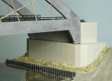 Brückenkopf Stahlbogenbr. H = 165 mm, 3 spurig